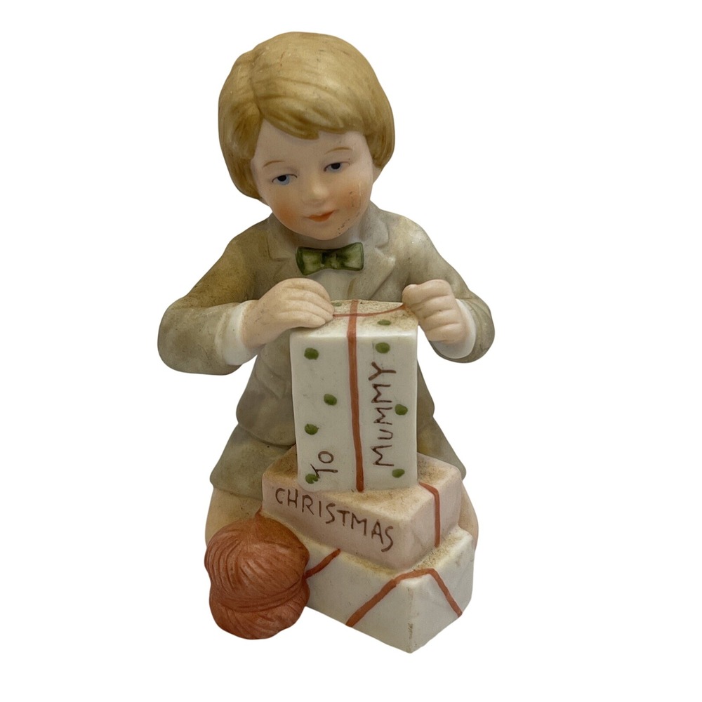 Enesco Treasured Memories A Gift for Mommy Christmas Figurine 1982 E-2453 HTF